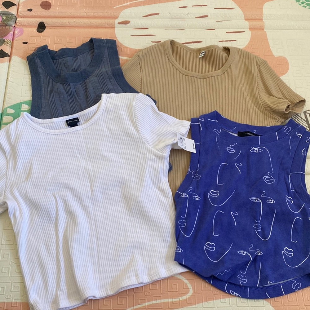 30% Bundle - mix lot of Forever 21 and Uniqlo tanks and crops